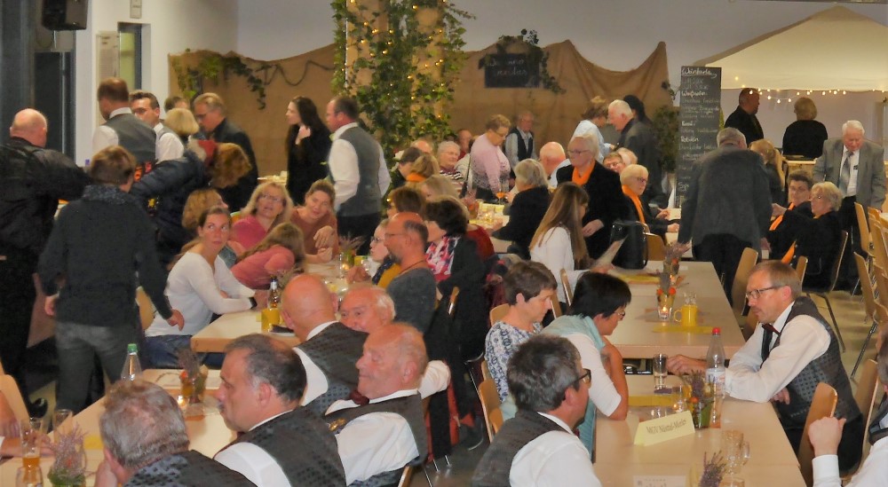 Gastchöre und Zuhörer Liedernachmittag in Nüst